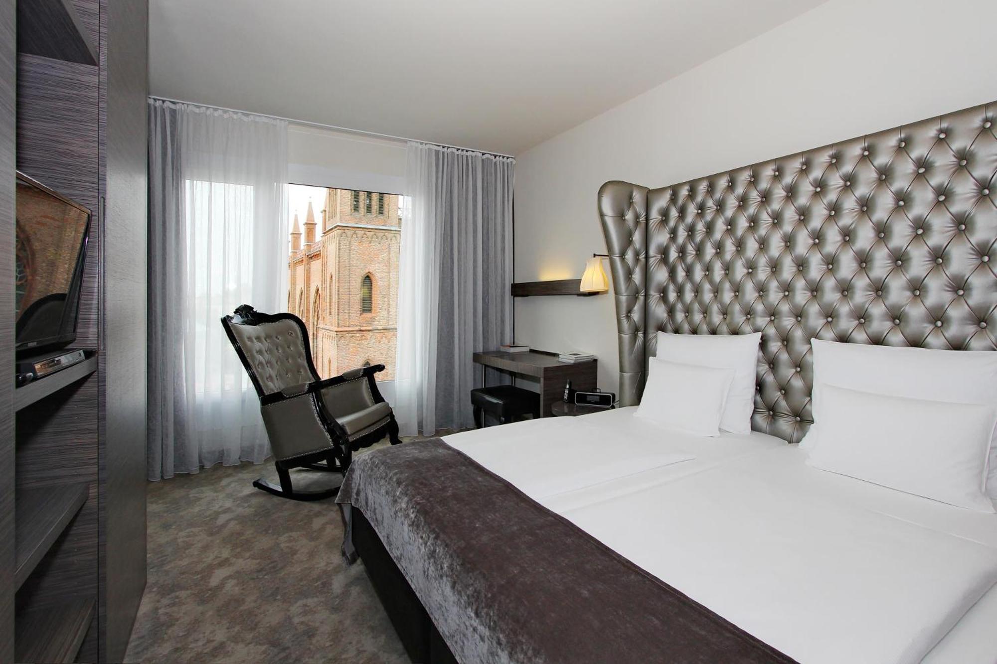 Hotel Arcotel John F
