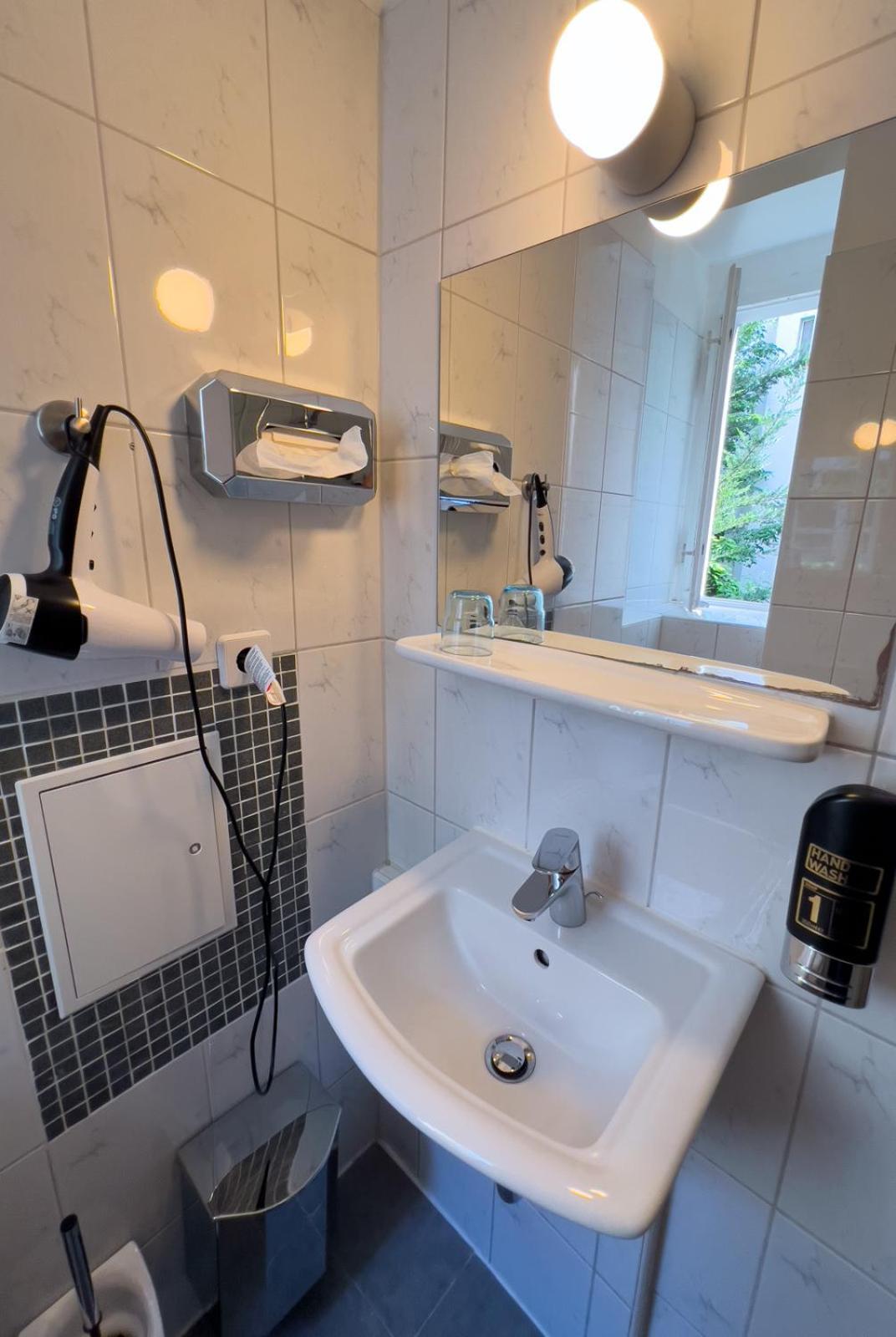 Hotel Hotel-maison Am Olivaer Platz Berlin