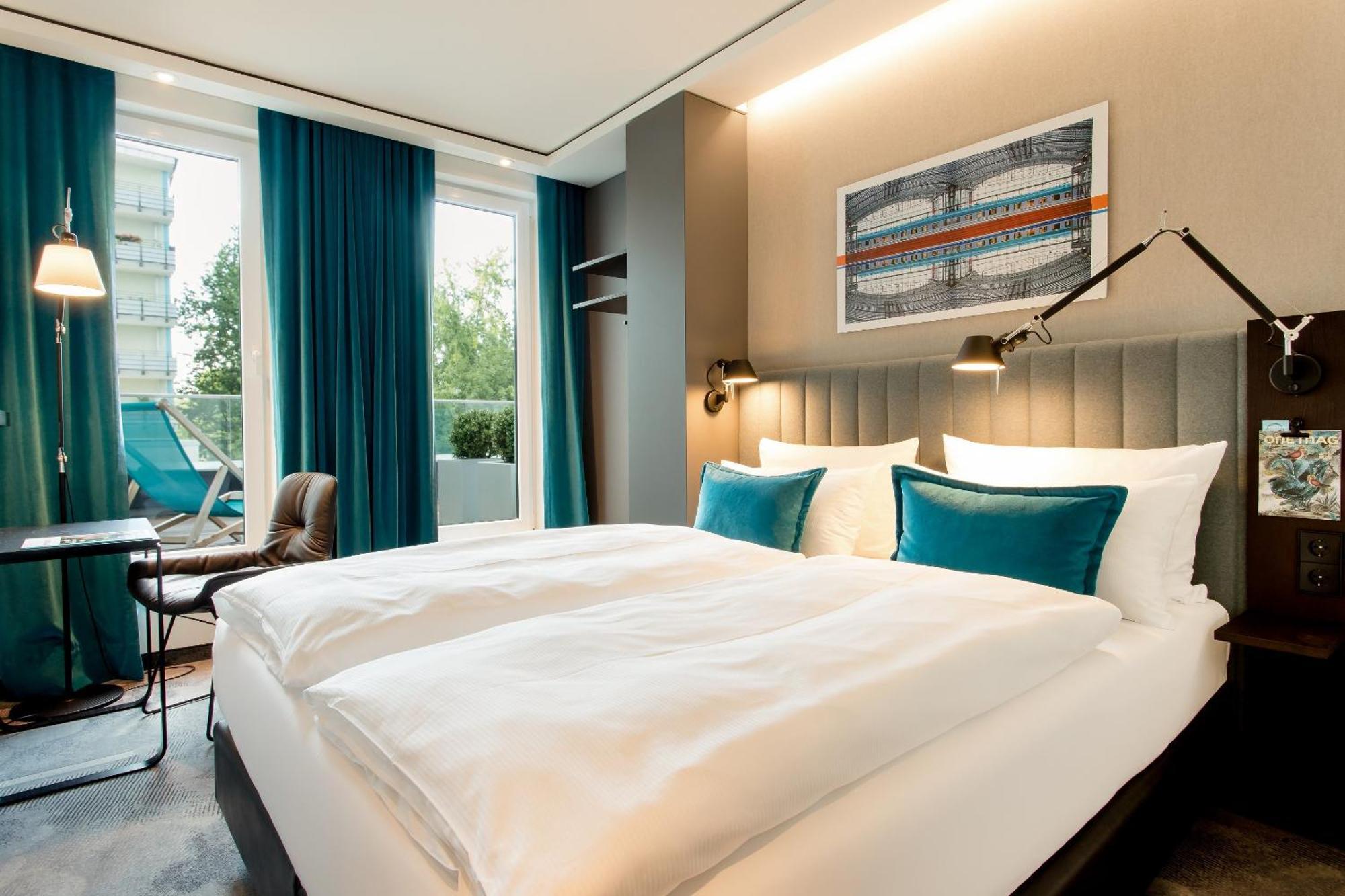 One Berlin-hauptbahnhof 3*