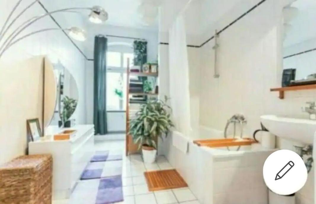 Apartment Double Bed In Sharing Berlin