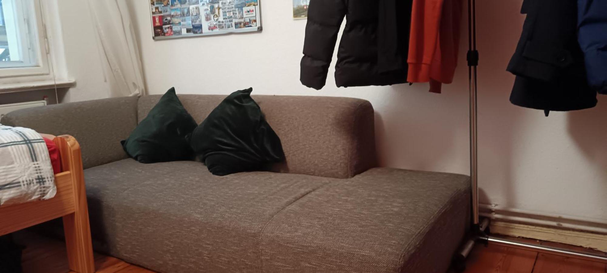 Double Bed In Sharing Apartment *