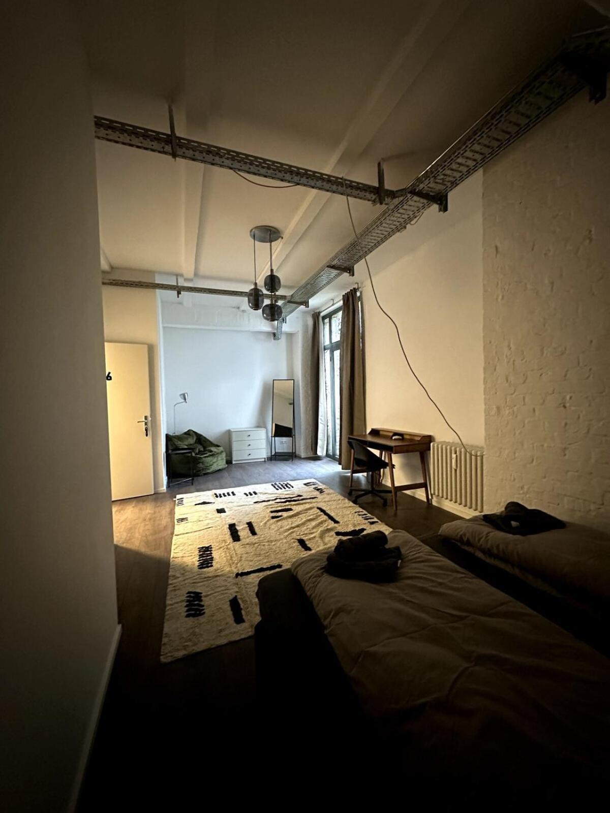 Apartment Classic Black In Vibrant Area 6 Berlin