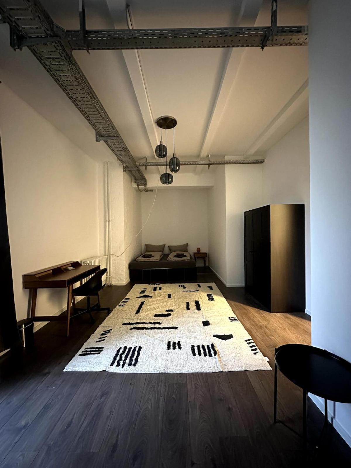 Classic Black In Vibrant Area 6 Apartment Berlin