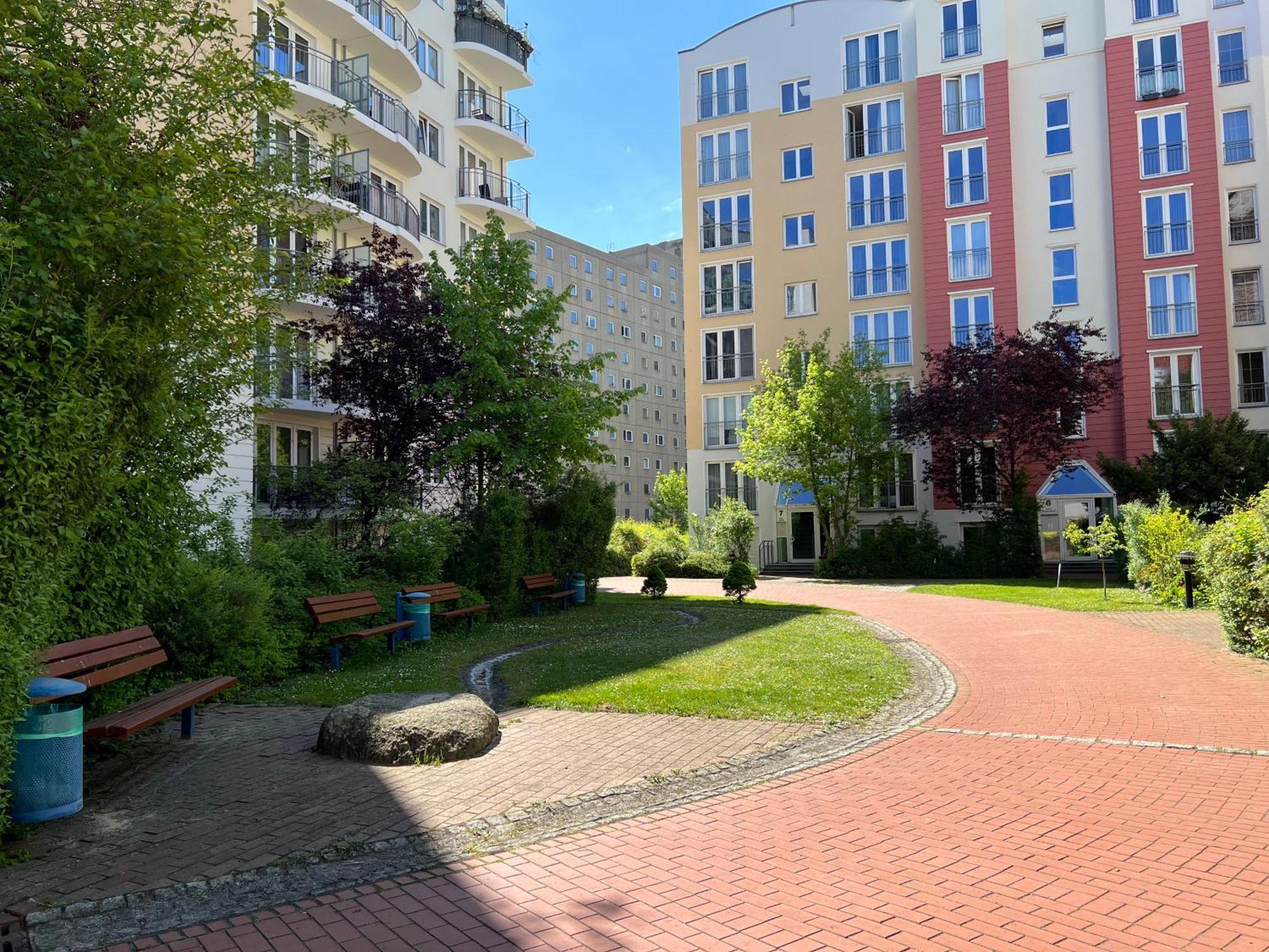 Alexa Design Apart, 4br, 6-10 Pax, 3 Baths, Kidsarea, Free Parking, 5min Alex, 1000mbit Wifi * Berlim