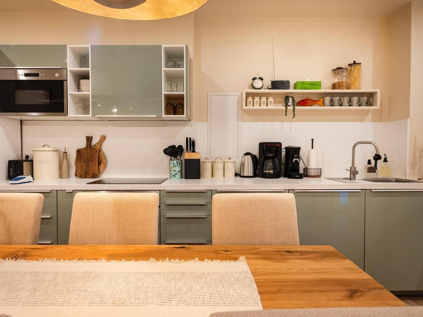 Alexa Design Apart, 4br, 6-10 Pax, 3 Baths, Kidsarea, Free Parking, 5min Alex, 1000mbit Wifi * Berlim