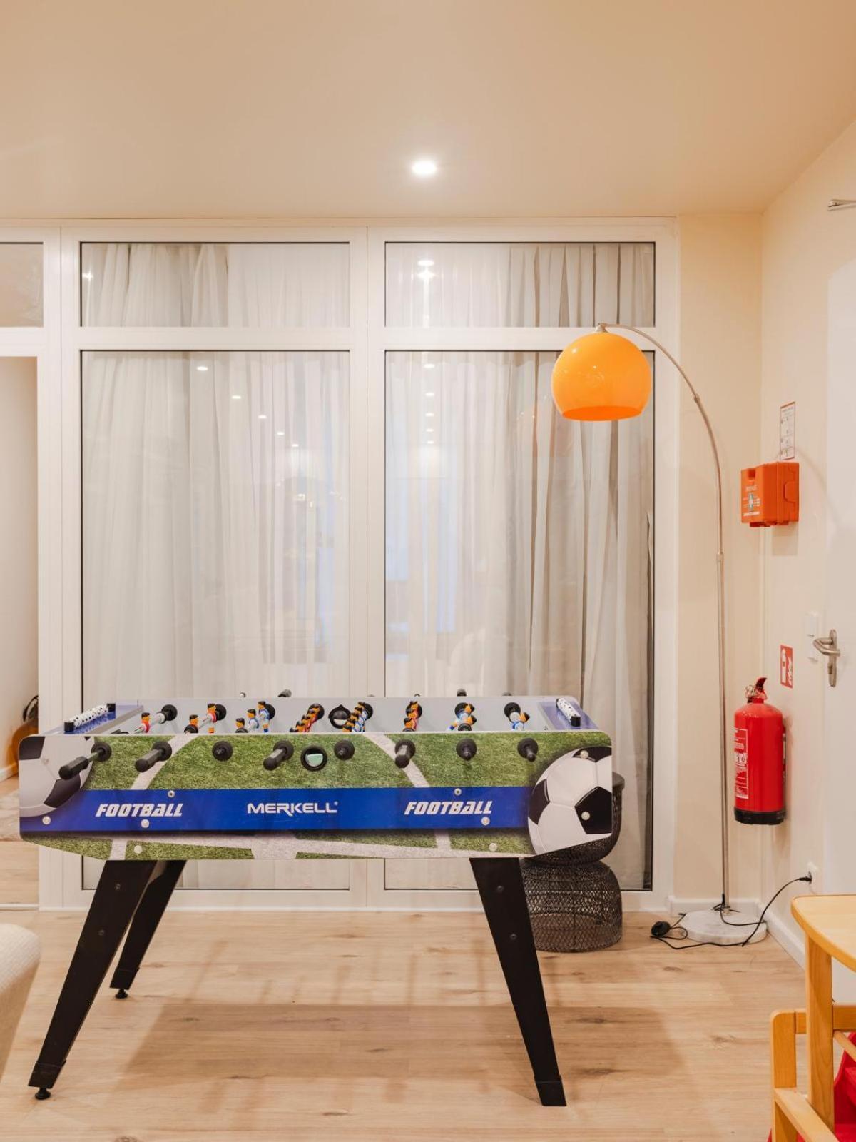 Apartamento Alexa Design Apart, 4br, 6-10 Pax, 3 Baths, Kidsarea, Free Parking, 5min Alex, 1000mbit Wifi *
