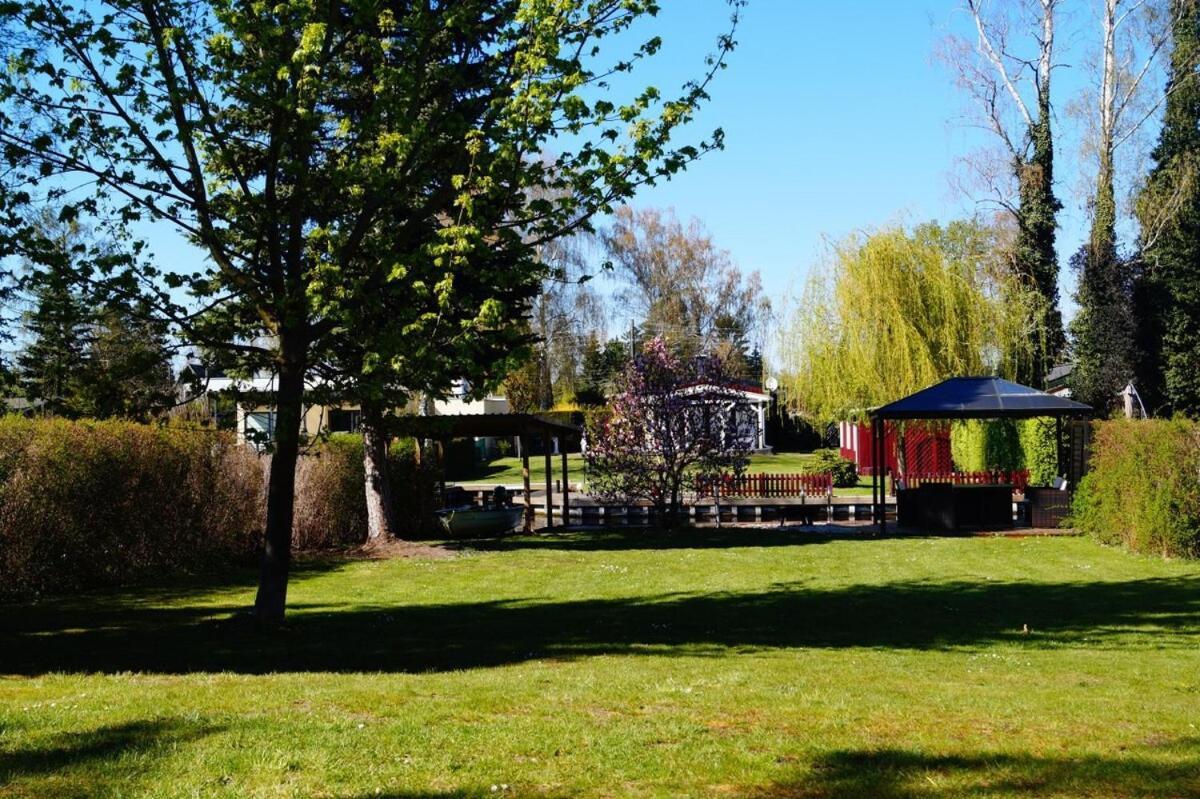 Ferienhaus Ferienhaeuschen Direkt Am Wasser Inklusive 2 Boote