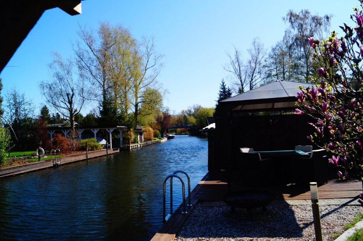 Ferienhaeuschen Direkt Am Wasser Inklusive 2 Boote Ferienhaus *