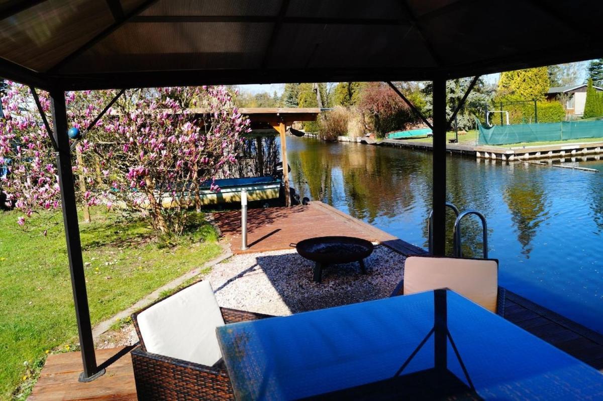 Ferienhaus Ferienhaeuschen Direkt Am Wasser Inklusive 2 Boote *