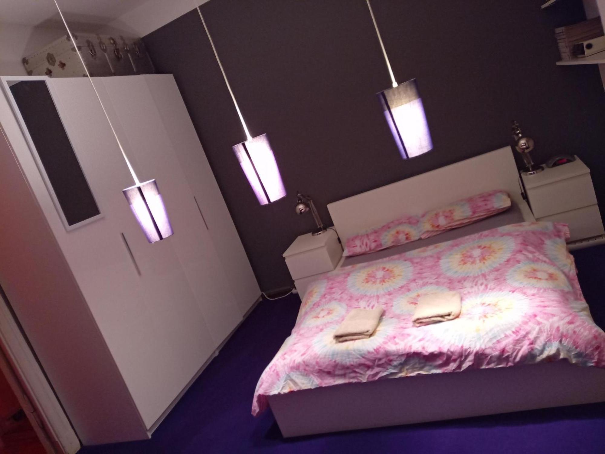 Apartment Double Bed In Sharing