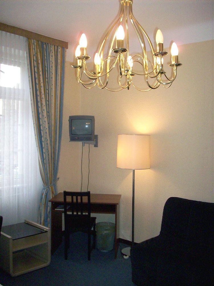 Amelie West Hotel