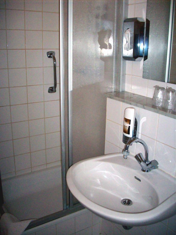 Amelie West Hotel 3*