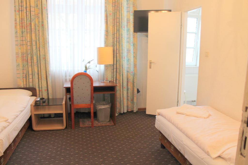 Amelie West Hotel