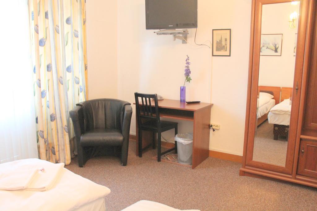 Amelie West Hotel 3*
