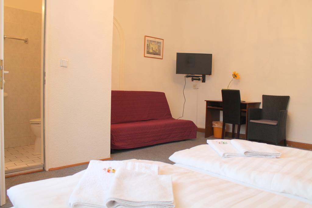 Amelie West Hotel 3*