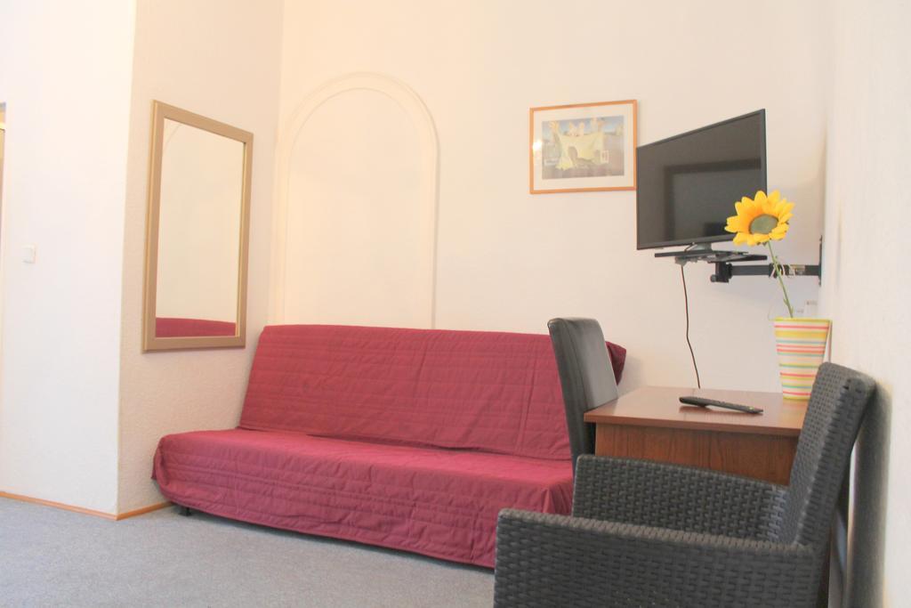 Amelie West Hotel