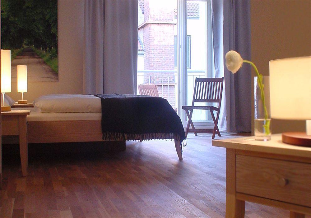 Schoenhouse Avenue - Digital Access * Berlin