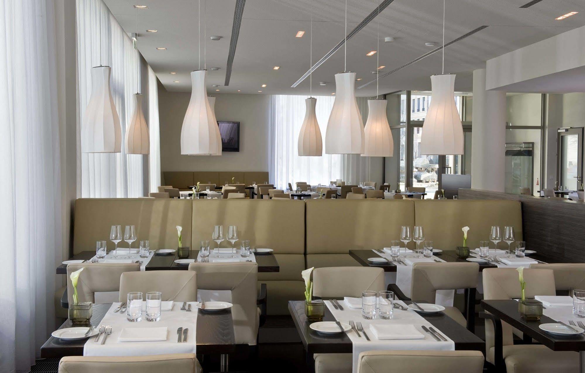 Arcotel John F 4*