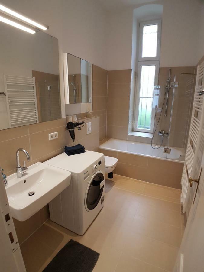 Apartment Lang Re By Rockchair L Superhost Status L 2 Bedrooms Boxspringbeds In Center - Cozy Family & Business Flair Welcomes You! *