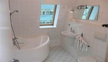 Schoenhouse Avenue - Digital Access *