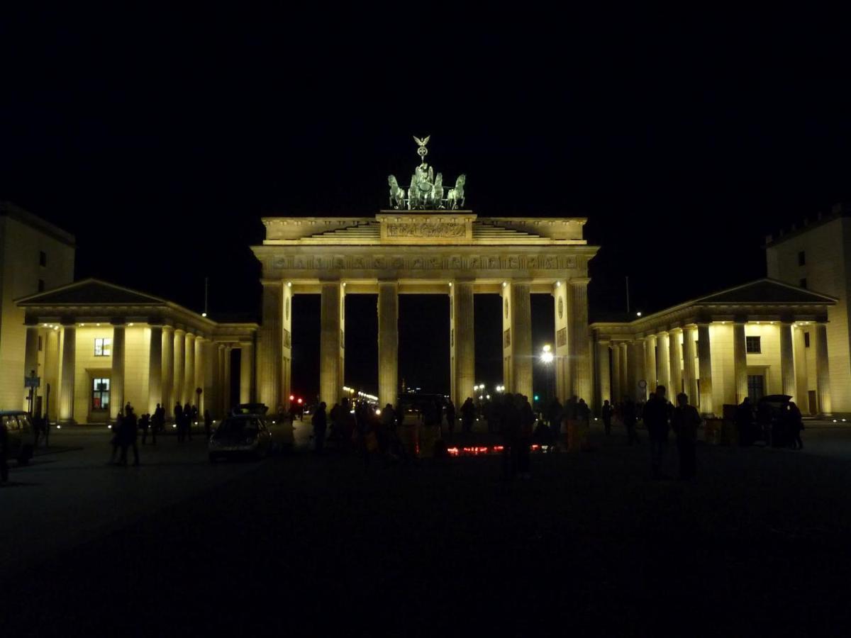 Apartamento Apartment&rooms Near Brandenburg Gate Berlim