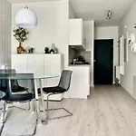Modernes Apartment, Terrasse Und Garten Am Lilienthalpark Im Suedwesten Berlins