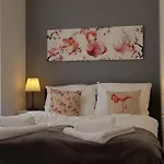 City Apartment Near Shooping Center, 6 Guests