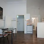 Altbauwohnung Mit 3 Baedern