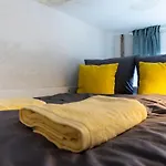 Shabby Chic Apartment +Freshly Furnished +Self Check-In