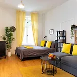 Shabby Chic Apartment +Freshly Furnished&Renovated