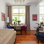 4 Personen Altbau nahe Kurfürstendamm