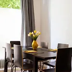 Freshly Renovated 2Br&Lr+Walk-In Rainshower
