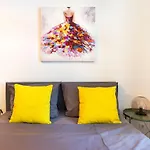 Freshly Renovated 2Br&Lr+Walk-In Rainshower