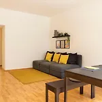 Cosy 2 Bedroom Apartment For 8 In Berlin Neukoelln