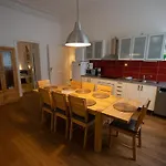 Grosses Apartment In Zentraler Lage