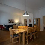 Grosses Apartment In Zentraler Lage