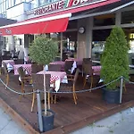 In Hotel Berlin