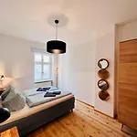 Alte Schoenhauser Lux