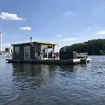 Grosses Gemuetliches Hausboot In Berlin