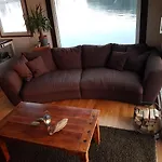 Grosses Gemuetliches Hausboot In Berlin