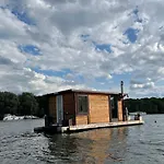 Gemuetliches Hausboot Mit Kamin In Berlin
