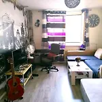 Trendy Cool And Cozy Big Room In A Green Area 12 Min Near From The Center
