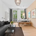 Holiday 33 Apartments Efg Schoenhauser Allee Mit Balkon