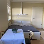 Einzimmerwohnung + Dusche Und Wc