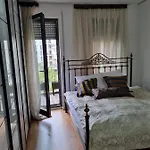 Modern Urban Apartment In Berlin West Wilmersdorf