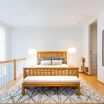 Luxury Townhouse With Garden - A Central Oasis