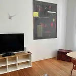 Wonderful Flat Near Ku\'Damm