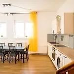 Three Bedroom Plus Big Kitchen Plus Selfcheckin Plus Street Parking