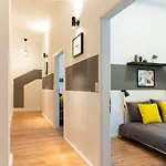 Modern 2 Bedroom Apartment In Berlin Schoeneberg