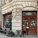 Homely Berlin - Spacious, Modern, S-Bahn Nearby , Groups & Families